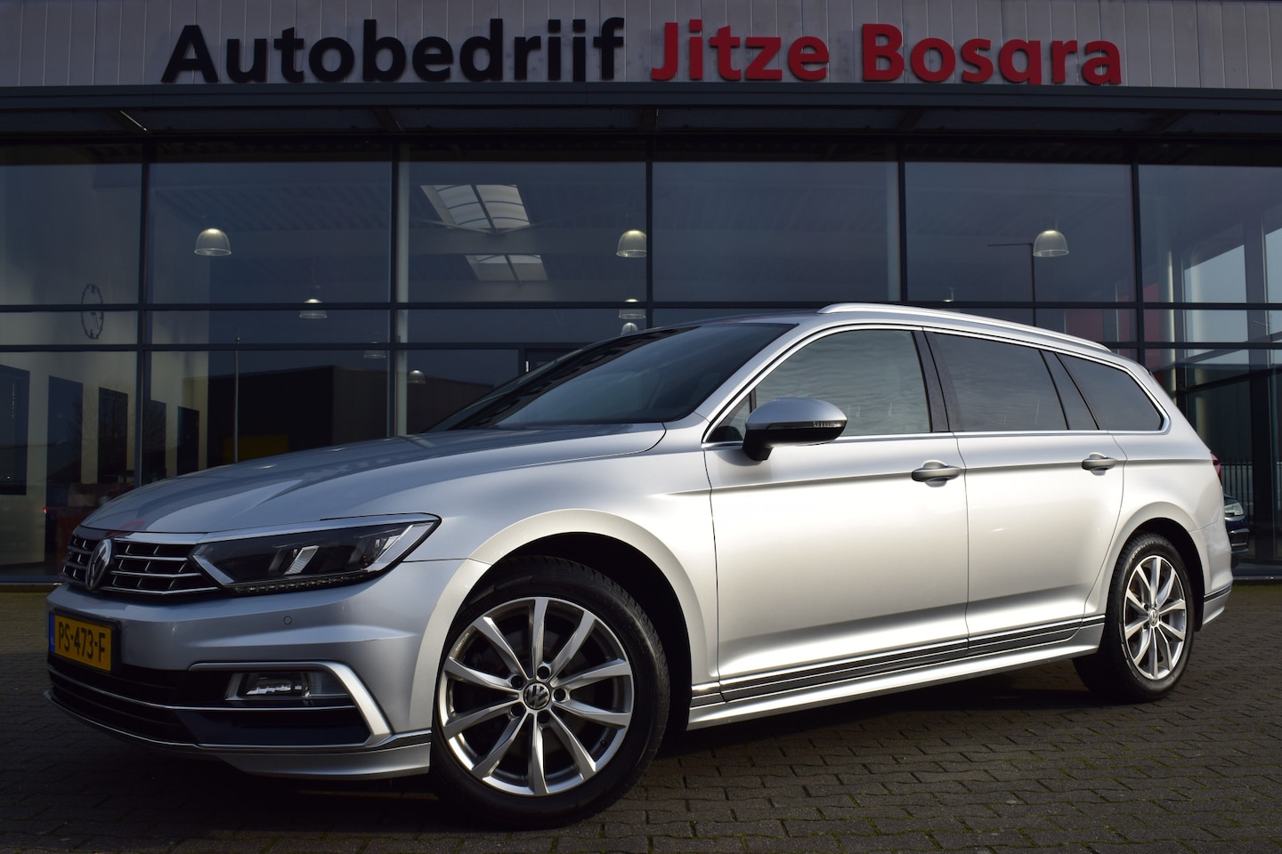 Volkswagen Passat Variant - 1.4 TSI ACT Highline Business R-Line Panoramadak | Trekhaak | Virtual cockpit | Carplay | - AutoWereld.nl