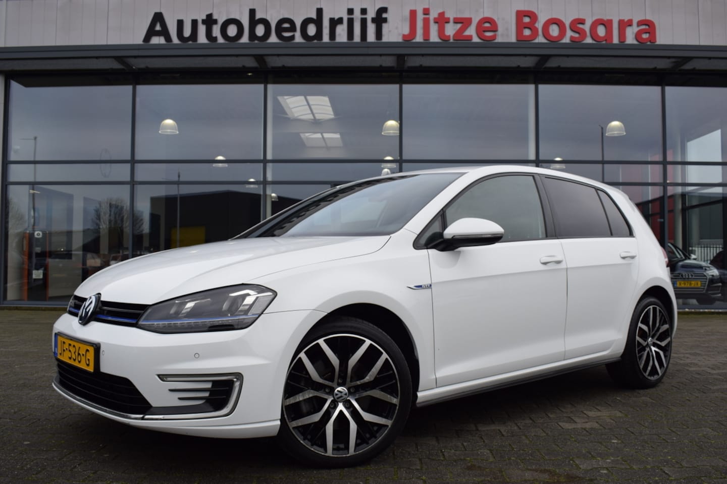 Volkswagen Golf - 1.4 TSi Automaat GTE LED | Sportstoelen | Telefonie | 18 Inch LMV | Dealer Onderhouden!! - AutoWereld.nl