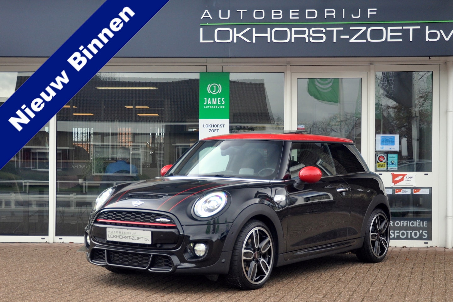 MINI Cooper S - Mini 2.0 Automaat | JCW Pakket | 18 inch | Panoramadak | Origineel NL auto - AutoWereld.nl