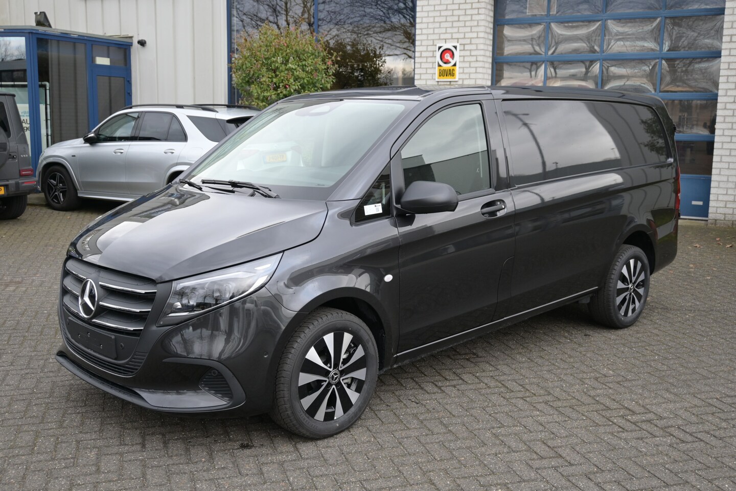 Mercedes-Benz Vito - 114 CDI L2 Select 2500 kg Trekhaak, LED koplampen, MBUX met camera - AutoWereld.nl