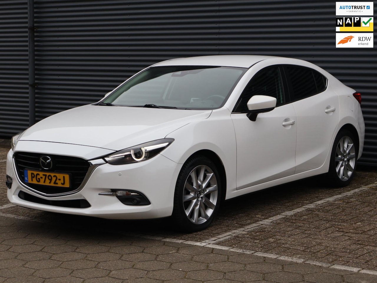 Mazda 3 - 2.0 SkyActiv-G 120 GT-M|HUD|Leder|Distronic|Vol!|Dealer Onderhoude - AutoWereld.nl