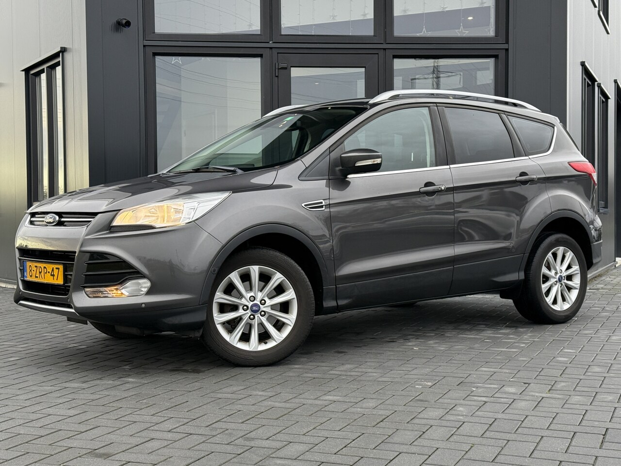 Ford Kuga - 1.5 Titanium Leer | Verw. stoelen | Trekhaak | Parkpilot - AutoWereld.nl