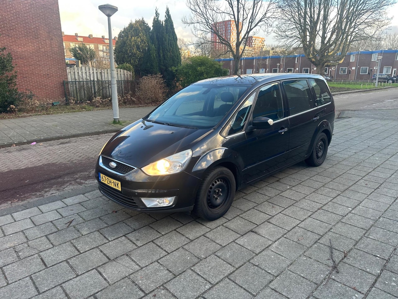 Ford Galaxy - 2.0-16V Ghia 7 Zitplaatsen - AutoWereld.nl