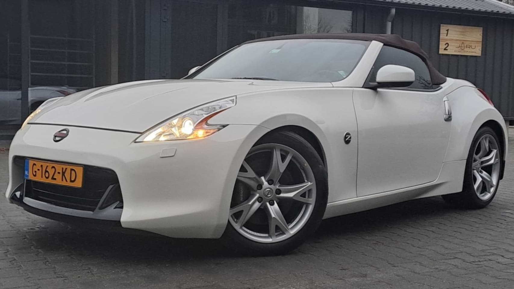 Nissan 370Z Roadster - 3.7 V6 338pk Wit Roadster Automaat Xenon Navi - AutoWereld.nl