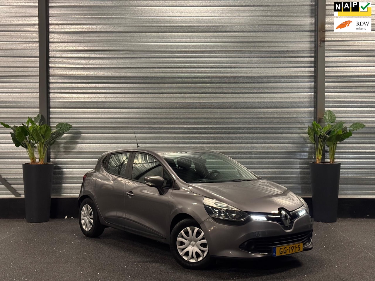 Renault Clio - 1.5 dCi ECO Night&Day Airco | Navi | Cruise | LED | Multimedia - AutoWereld.nl