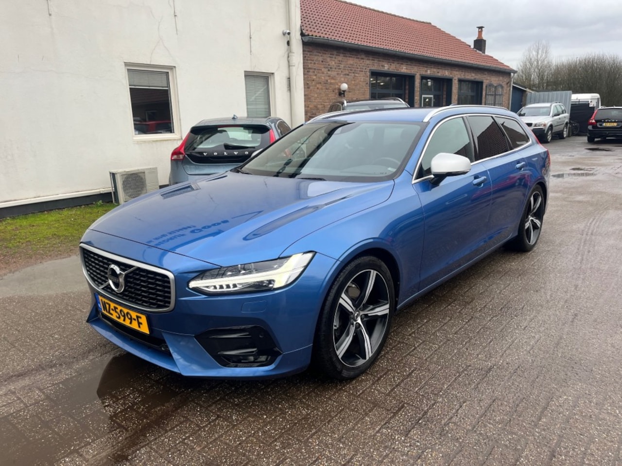 Volvo V90 - D3 R-Design Pilot Assist Winter Line - AutoWereld.nl