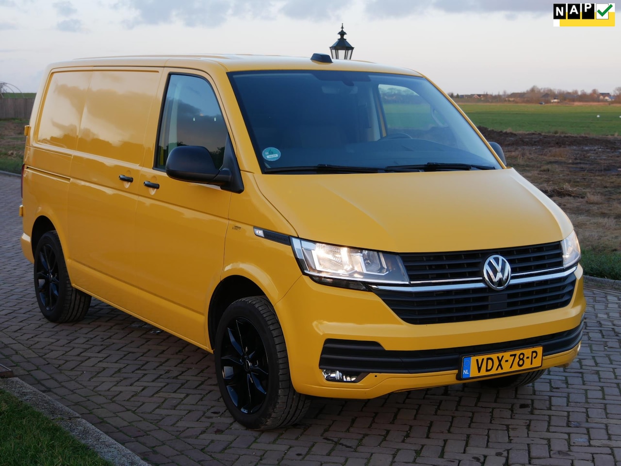 Volkswagen Transporter - 2.0 TDI L1H1 110kW Highline AUTO ALU AC NAVI - AutoWereld.nl