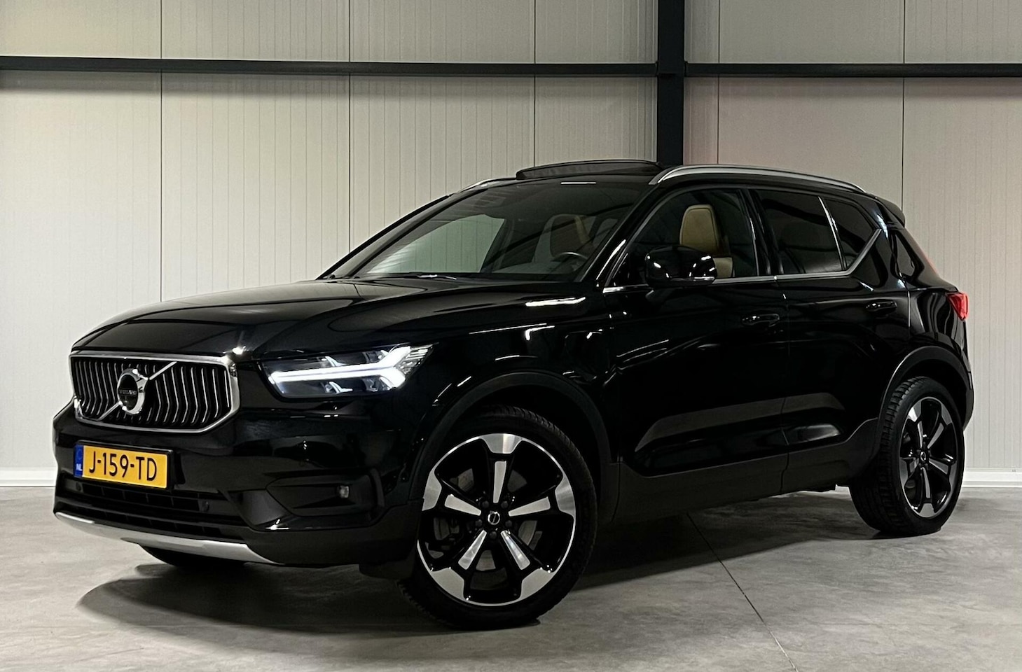 Volvo XC40 - 1.5 T5 Recharge 262PK Inscription Pano H&K Leer - AutoWereld.nl