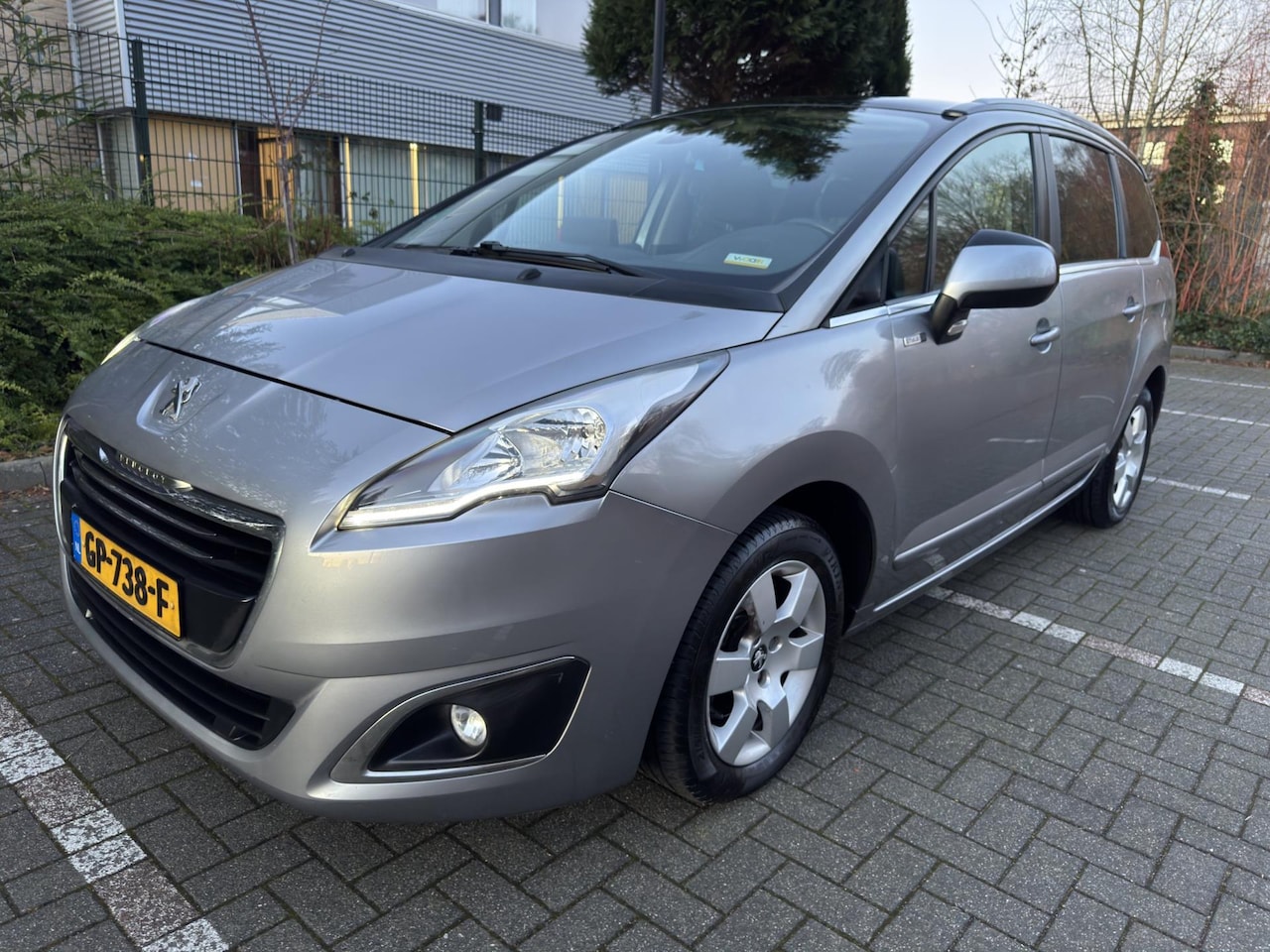 Peugeot 5008 - 1.2 PureTech Style 7p. / Navi / Pano'dak / PDC - AutoWereld.nl