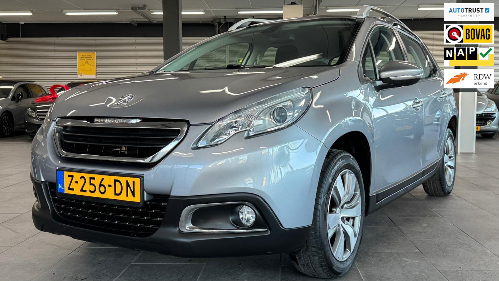 Peugeot 2008 - 1.2 VTi Active navigatie airconditioning cruise controle elektrische pakket parkeersensore - AutoWereld.nl