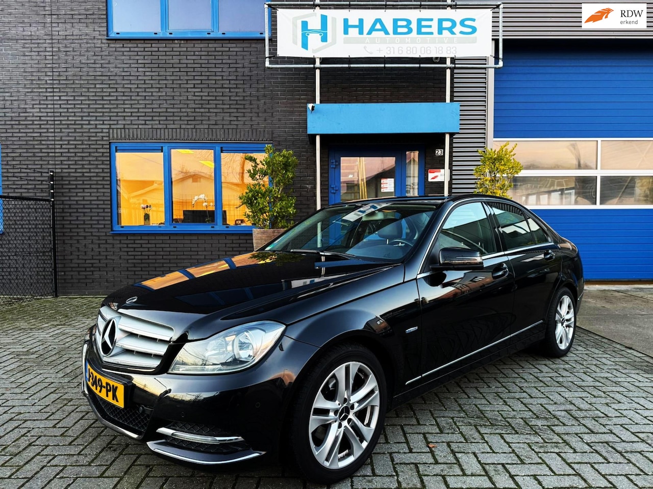 Mercedes-Benz C-klasse - 180 Business Class 125! Avantgarde 156PK|Navigatie|Automaat|Half/Leder|StoelVW|Trekhaak|Cl - AutoWereld.nl