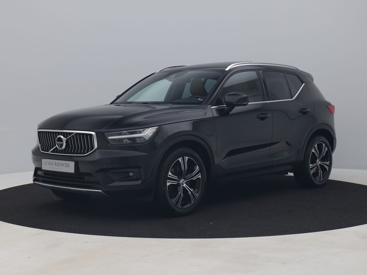 Volvo XC40 - 1.5 T5 Recharge Inscription | PANO | 360° | H&K | ADAPTIVE | STOEL- EN STUURVERW. | TREKHA - AutoWereld.nl