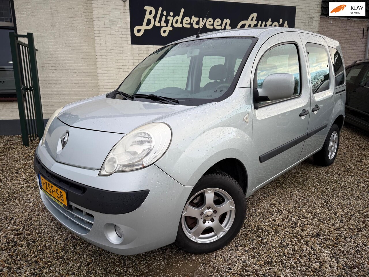 Renault Kangoo Family - 1.6 Authentique 5Persoons | Airco | LM | Trekhaak - AutoWereld.nl