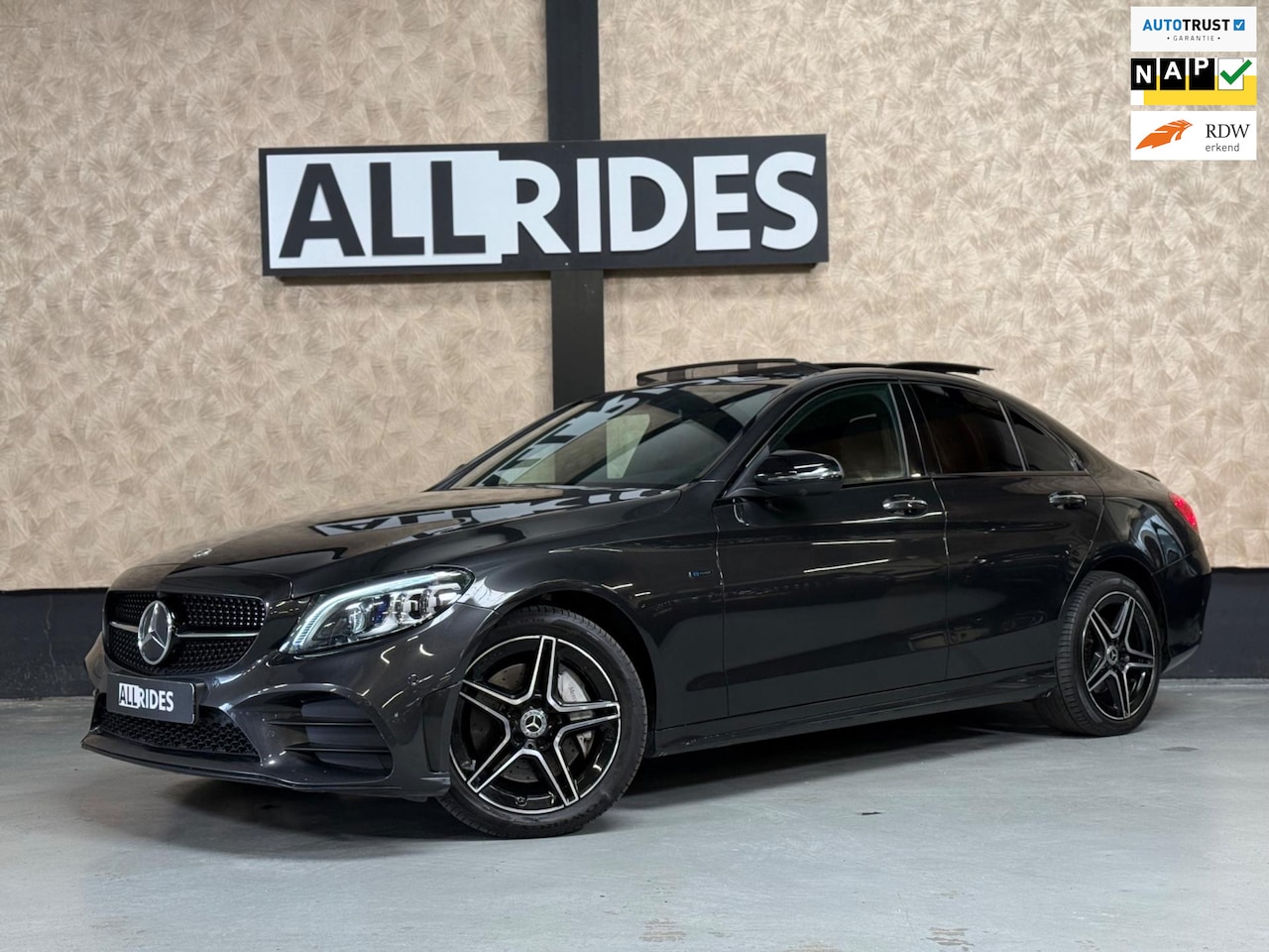 Mercedes-Benz C-klasse - 300 de Premium Plus Pack AMG Night | Pano | Keyless | Multibeam | Stoelverwarming - AutoWereld.nl