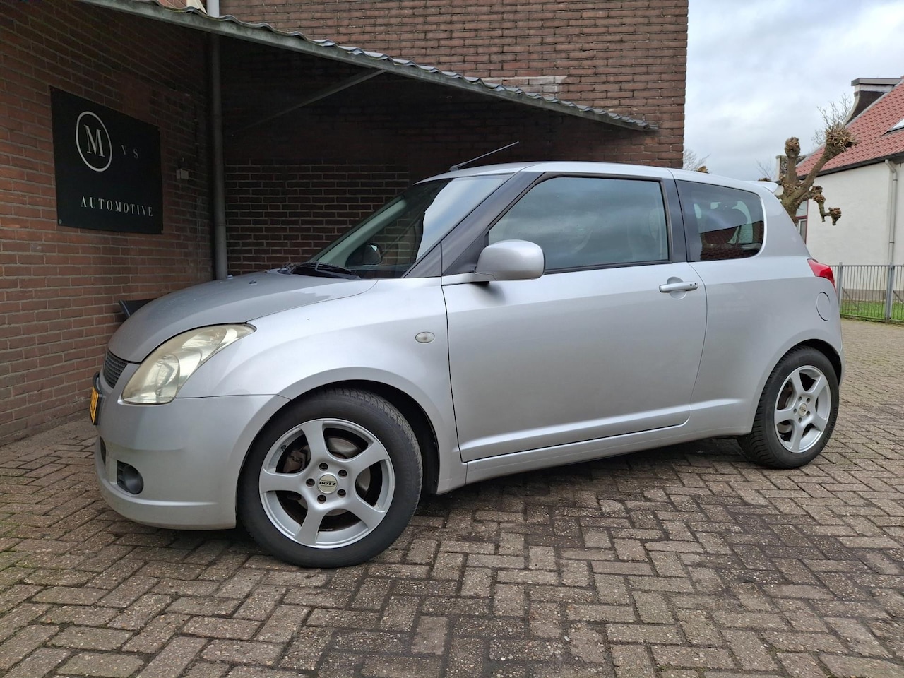 Suzuki Swift - 1.6 Sport 125PK Navigatie / Carplay / Bluetooth - AutoWereld.nl