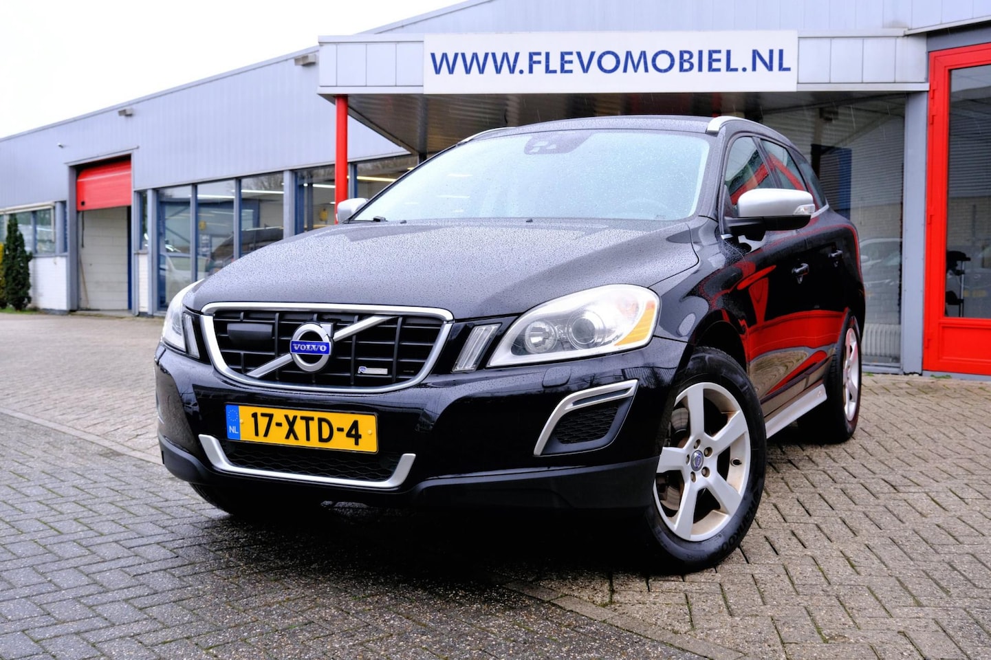 Volvo XC60 - 2.0 T5 241pk R-Design Pano|Leder|Xenon|Adap.Cruise|Navi|Enz! - AutoWereld.nl