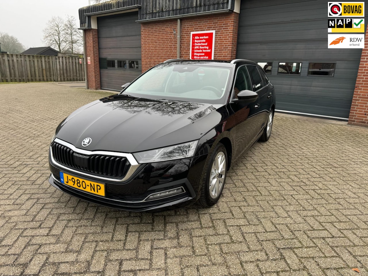 Skoda Octavia Combi - 1.5 TSI First Edition Highline NL-Auto - AutoWereld.nl