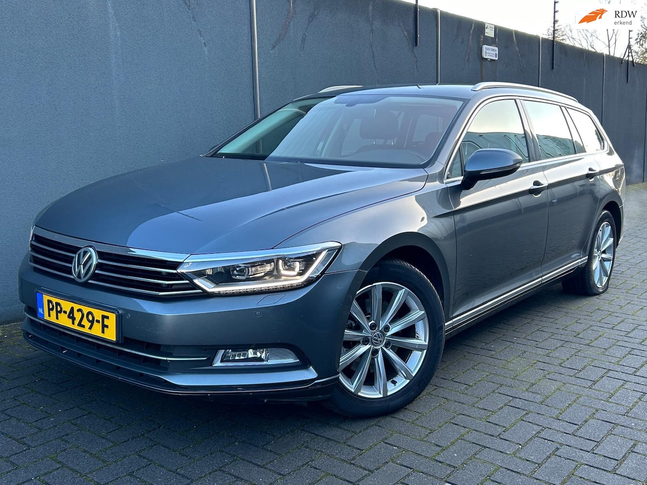 Volkswagen Passat Variant - 1.8 TSI Edition R / 2e Eigenaar / NAP / Dealer Onderh - AutoWereld.nl