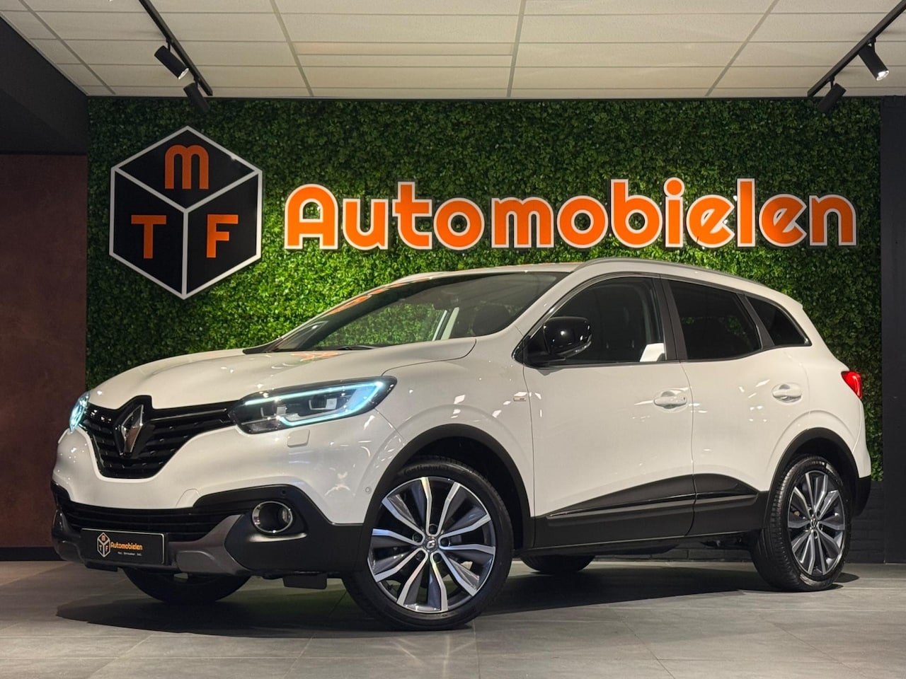 Renault Kadjar - 1.2 TCe Bose 130 |CAMERA|TREKHAAK|PARELMOER|NIEUWSTAAT - AutoWereld.nl