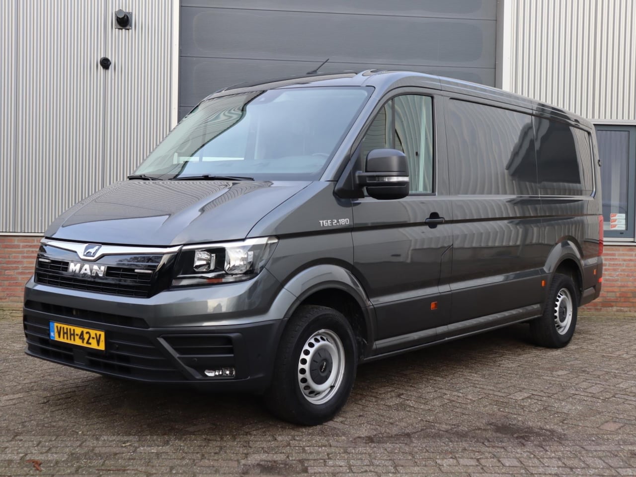 MAN TGE - 2.180 Aut. Stuur- en stoelverw. Massagestoel, Navi, Veel opties L3H2 - AutoWereld.nl