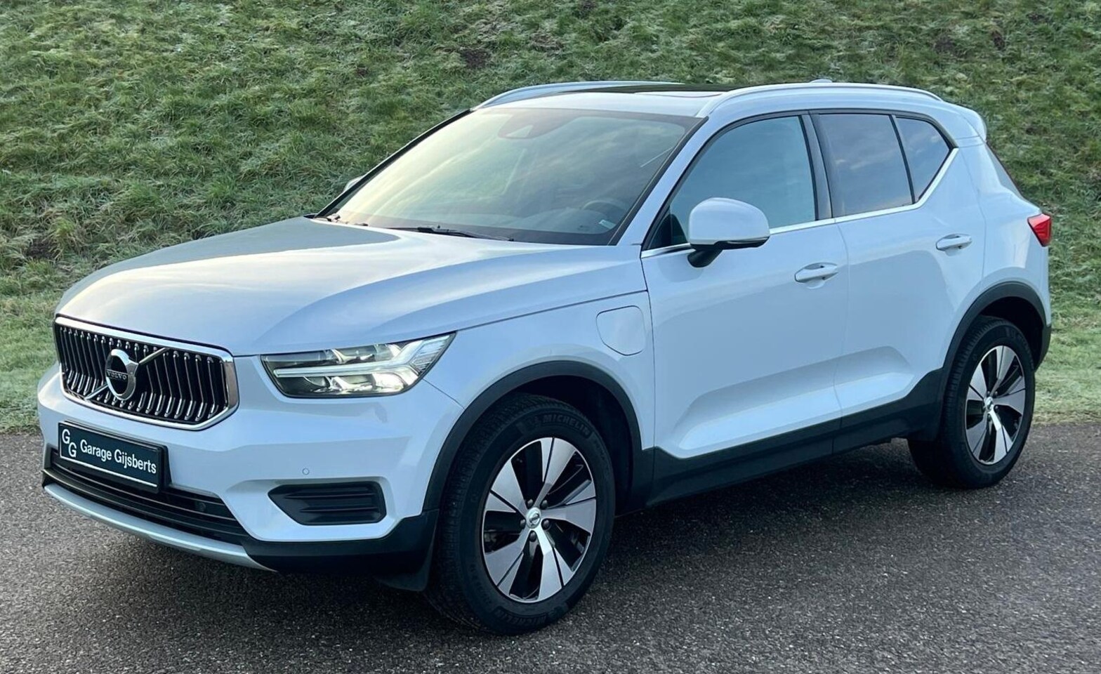 Volvo XC40 - 1.5 T4 Recharge Inscription Expression Panorama schuifkantel dak - Navigatie Pack - Winter - AutoWereld.nl