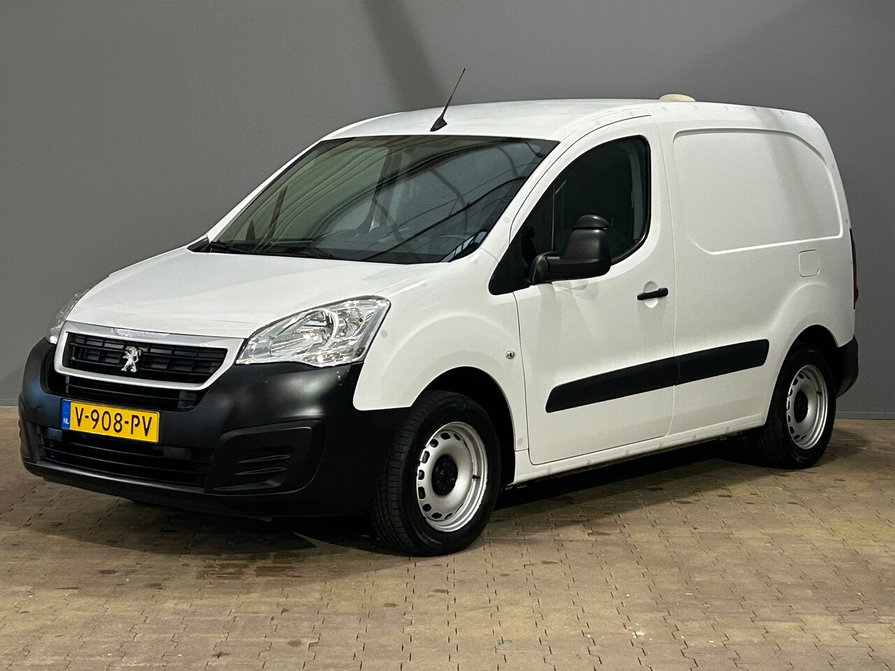 Peugeot Partner - 120 1.6 BlueHDi 100 L1 Premium S&S PeugeotPartner120 1.6 BlueHDi 100 L1 Premium S&S| Bluet - AutoWereld.nl