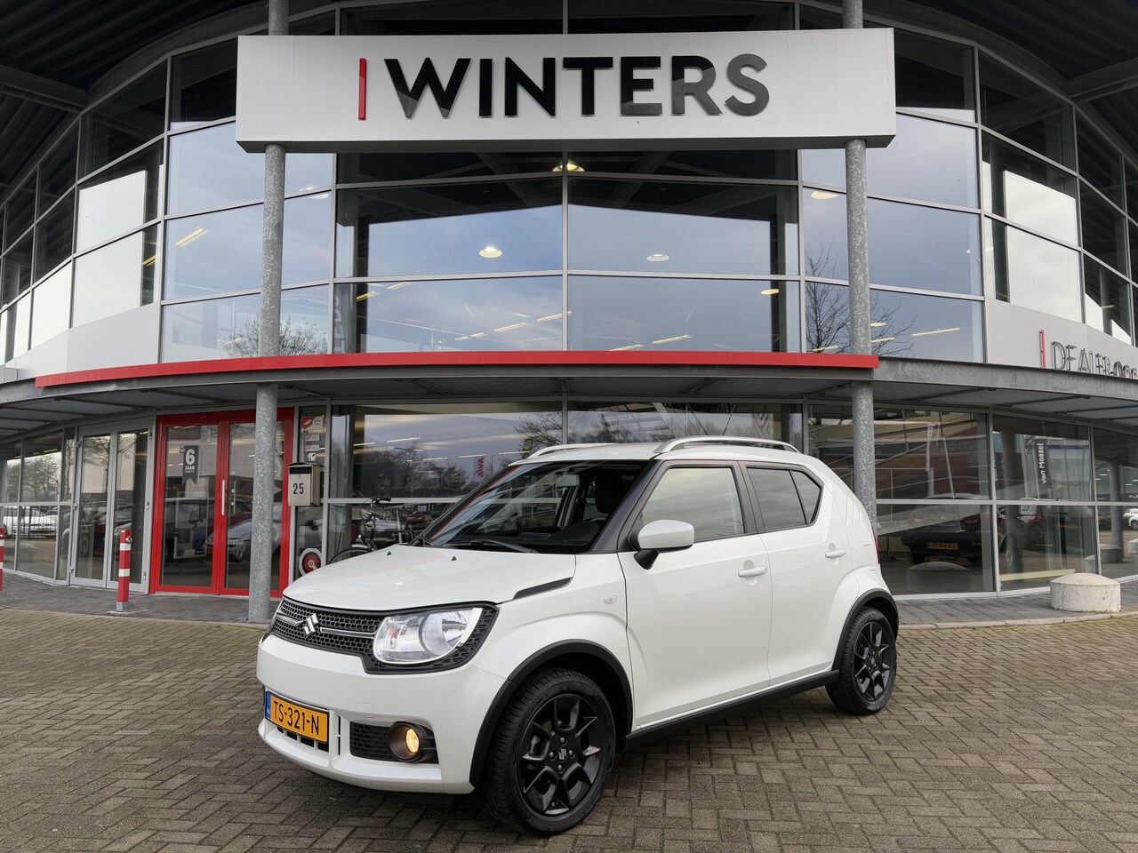 Suzuki Ignis - 1.2 Select Dealer auto 16" LMV Navi+BT+Cam Stoelvw. Airco - AutoWereld.nl