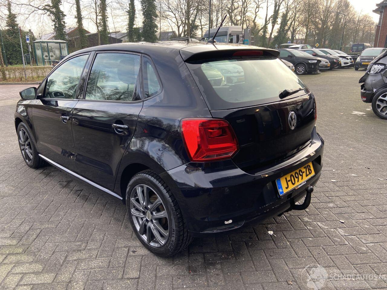 Volkswagen Polo - 1.0 First Edition AIRCO Hatchback 5-dr. - AutoWereld.nl