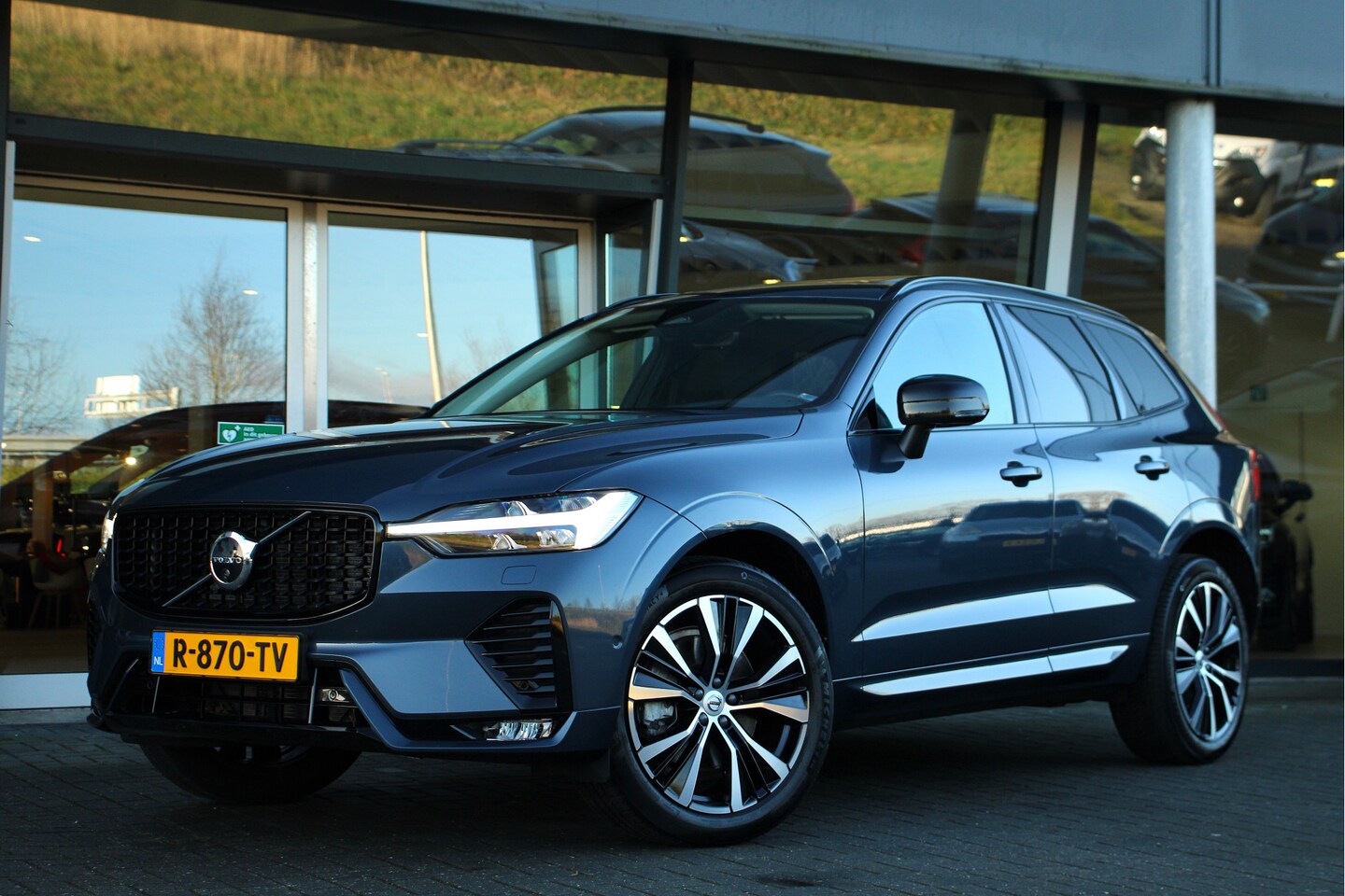 Volvo XC60 - B5 Ultimate Dark | Adaptive Cruise | 360° Camera | Head-up display | Panoramadak | Harman/ - AutoWereld.nl