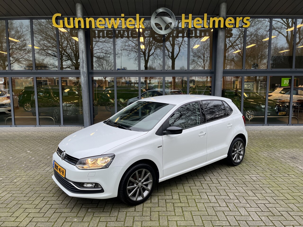 Volkswagen Polo - 1.2 TSI Comfortline | AUTOMAAT | AIRCO | PDC | STOELVERWARMING - AutoWereld.nl