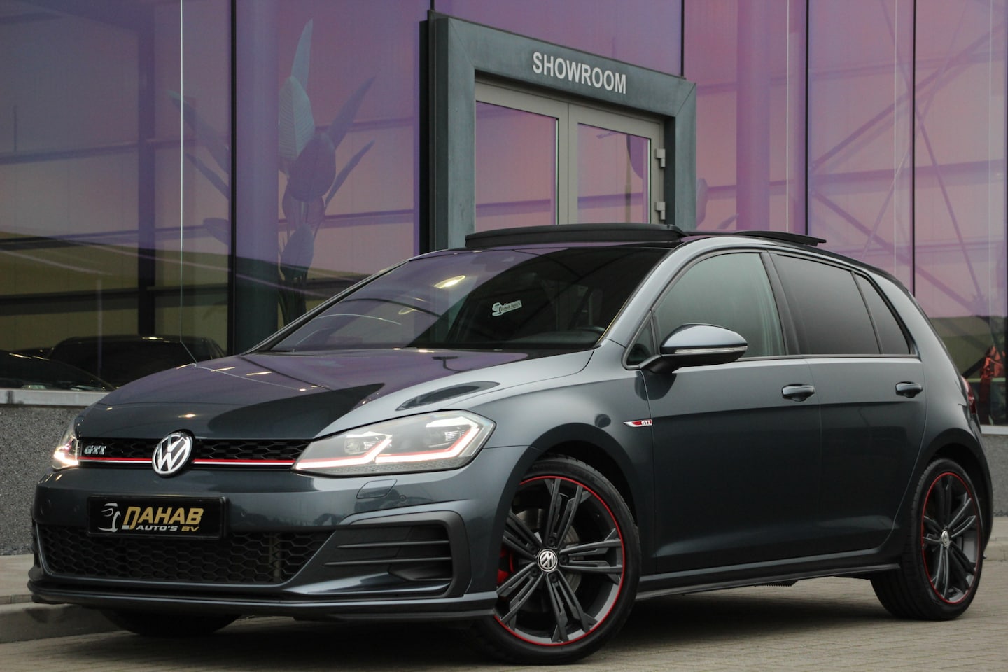 Volkswagen Golf - 2.0 TSI GTI | Pano. | Dynaudio - AutoWereld.nl