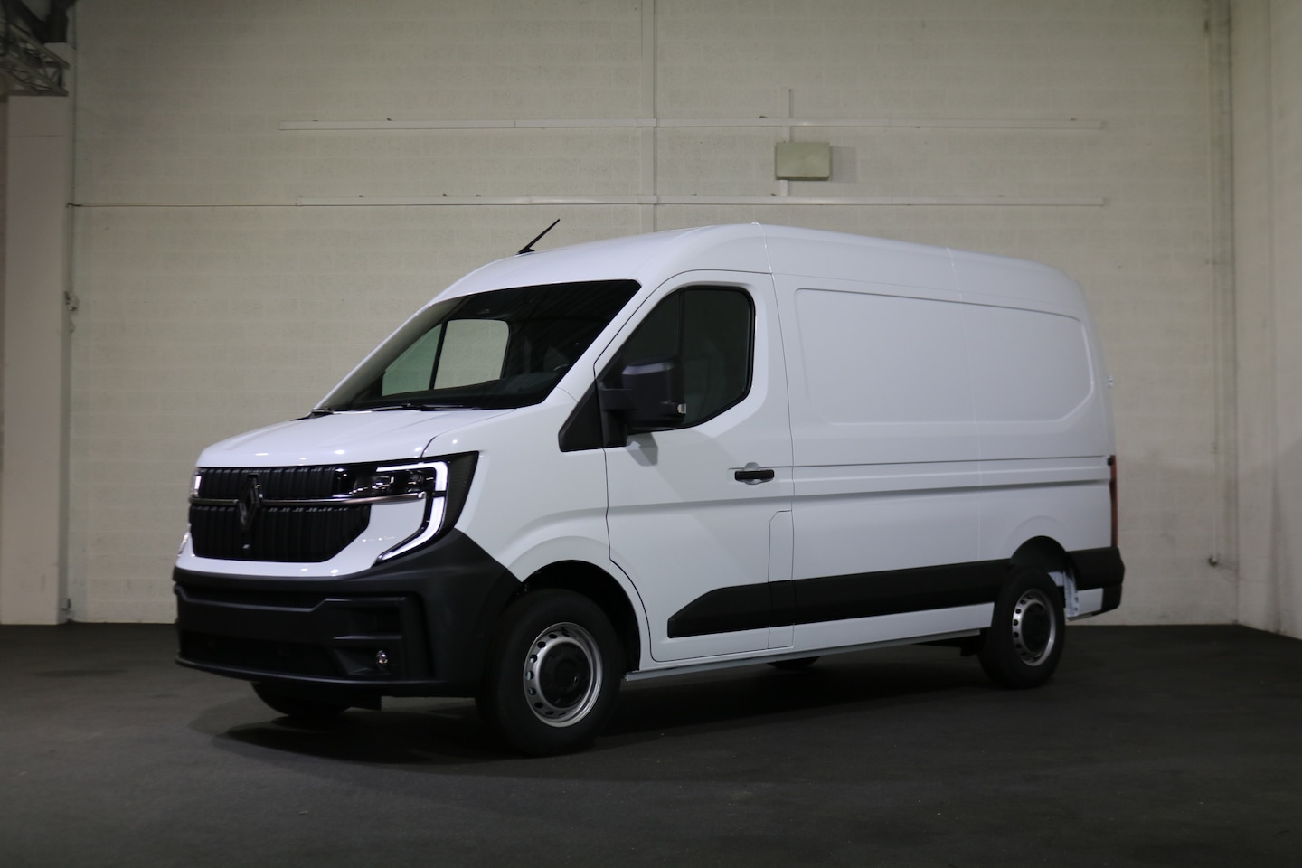 Renault Master - 2.0 dCi 170pk L2 H2 Nieuw Model Navigatie Camera Blind Spot 270gr Deuren - AutoWereld.nl