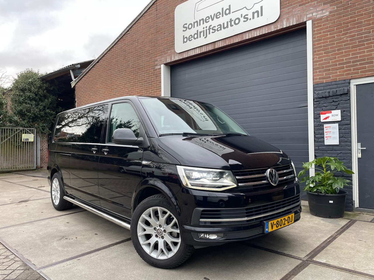 Volkswagen Transporter - 2.0 TDI L2H1 DC Highline EURO6, Twee schuifdeuren!, Automaat, PDC - AutoWereld.nl