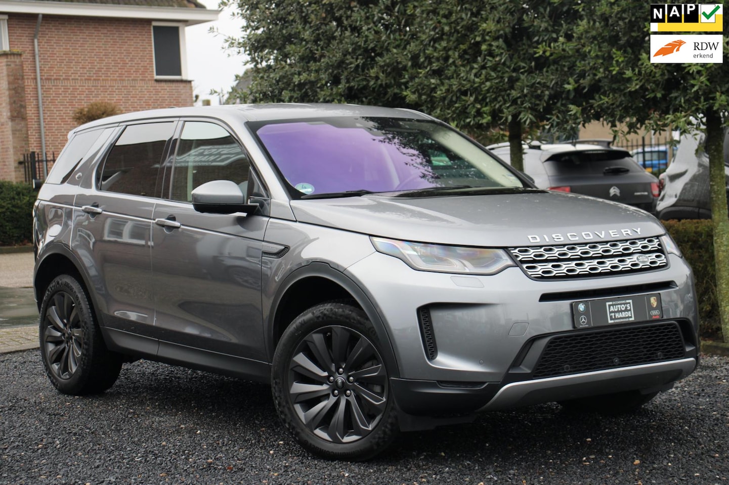 Land Rover Discovery Sport - P300e 1.5 R-Dynamic SE 309 PK Virtual Cockpit Trekhaak Matrix 360 Camera 19'' - AutoWereld.nl