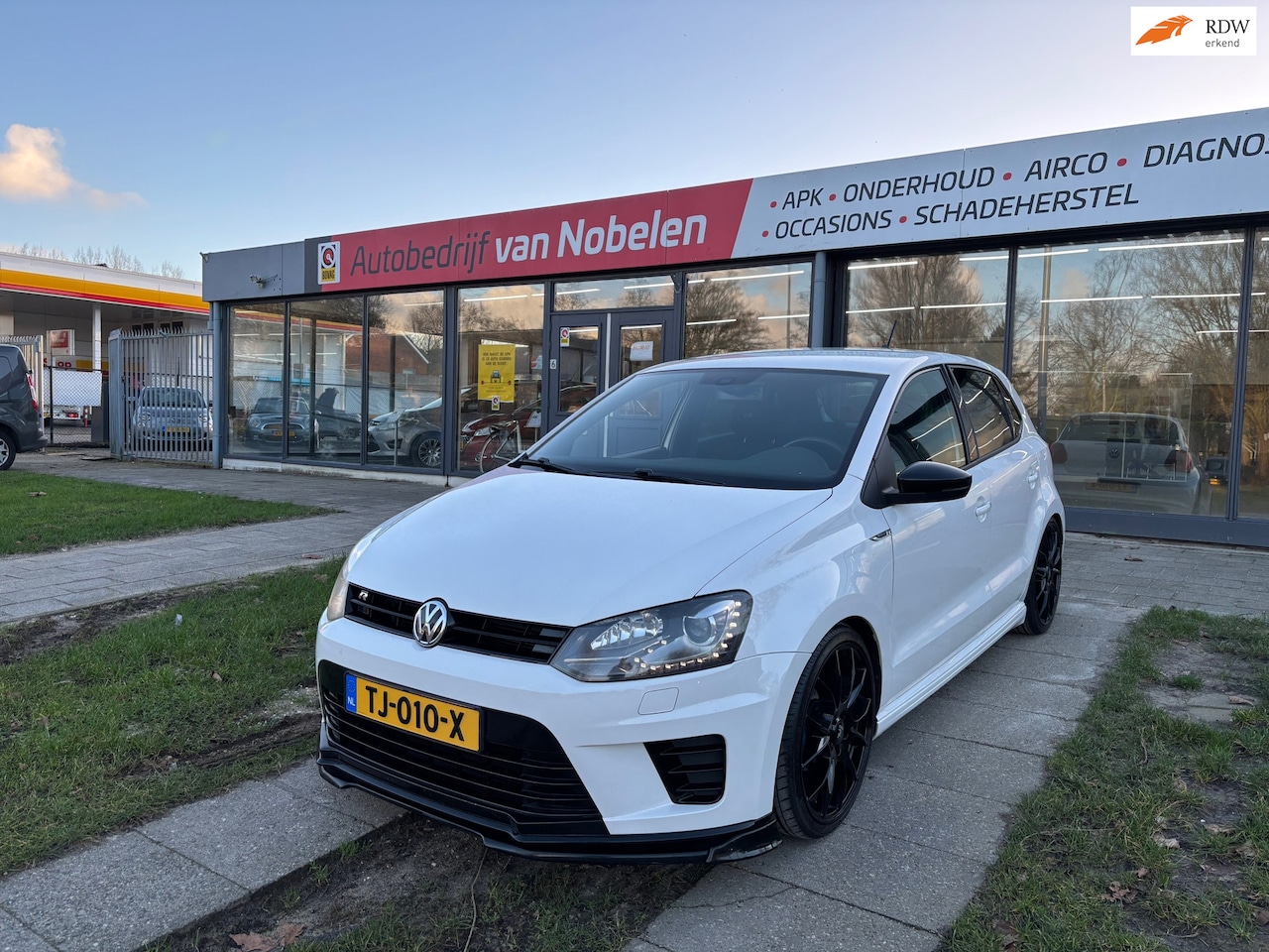 Volkswagen Polo - 1.2 TSI Highline|R-LINE|PDC|CRUISE CONTROLl|CARPLAY|AIRCO|STOELVERWARMING|XENON - AutoWereld.nl