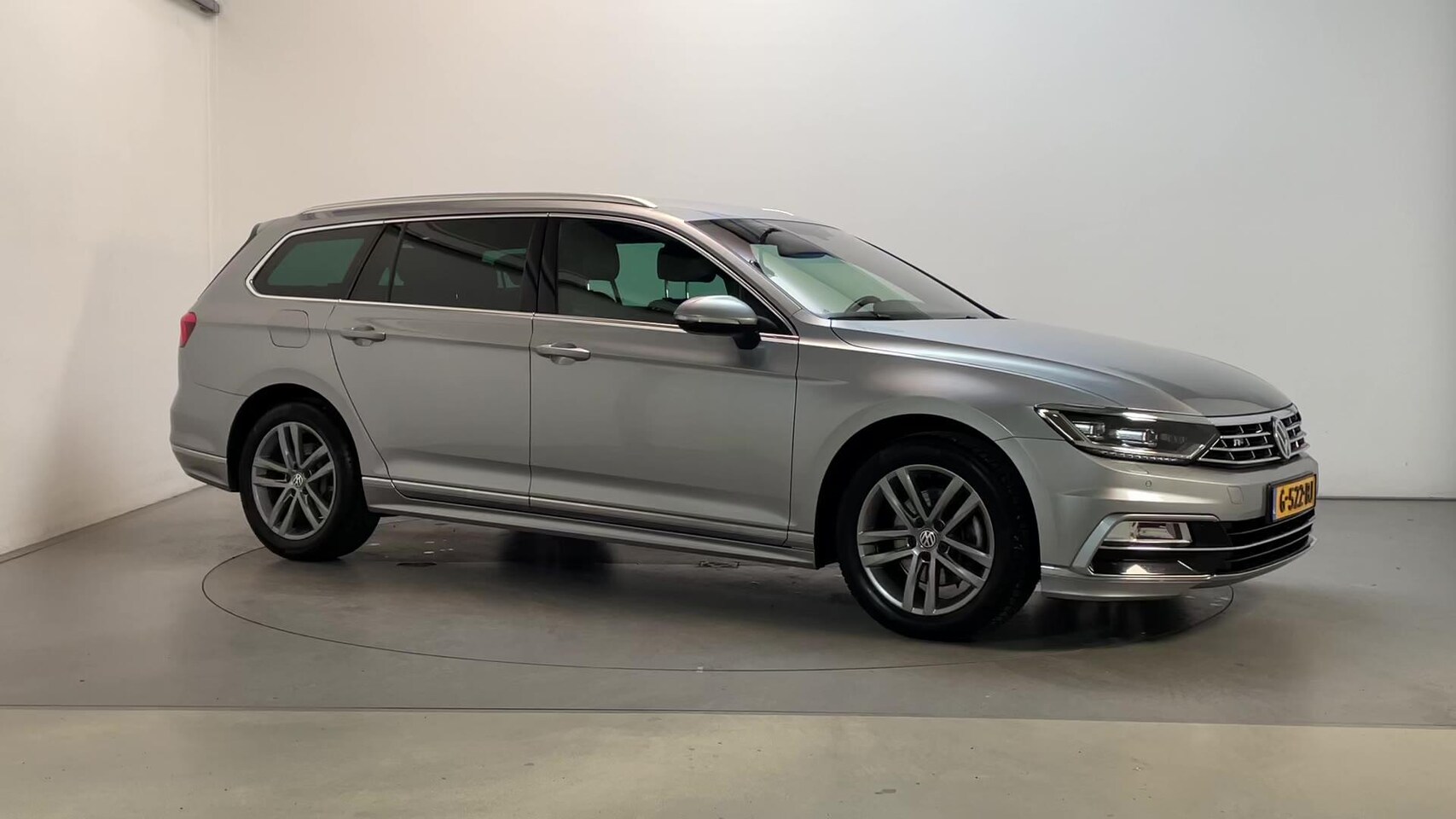 Volkswagen Passat Variant - 1.5 TSI 150pk DSG Highline Business R R-Line Leder Virtual Cockpit Stoelverwarming DAB+ - AutoWereld.nl