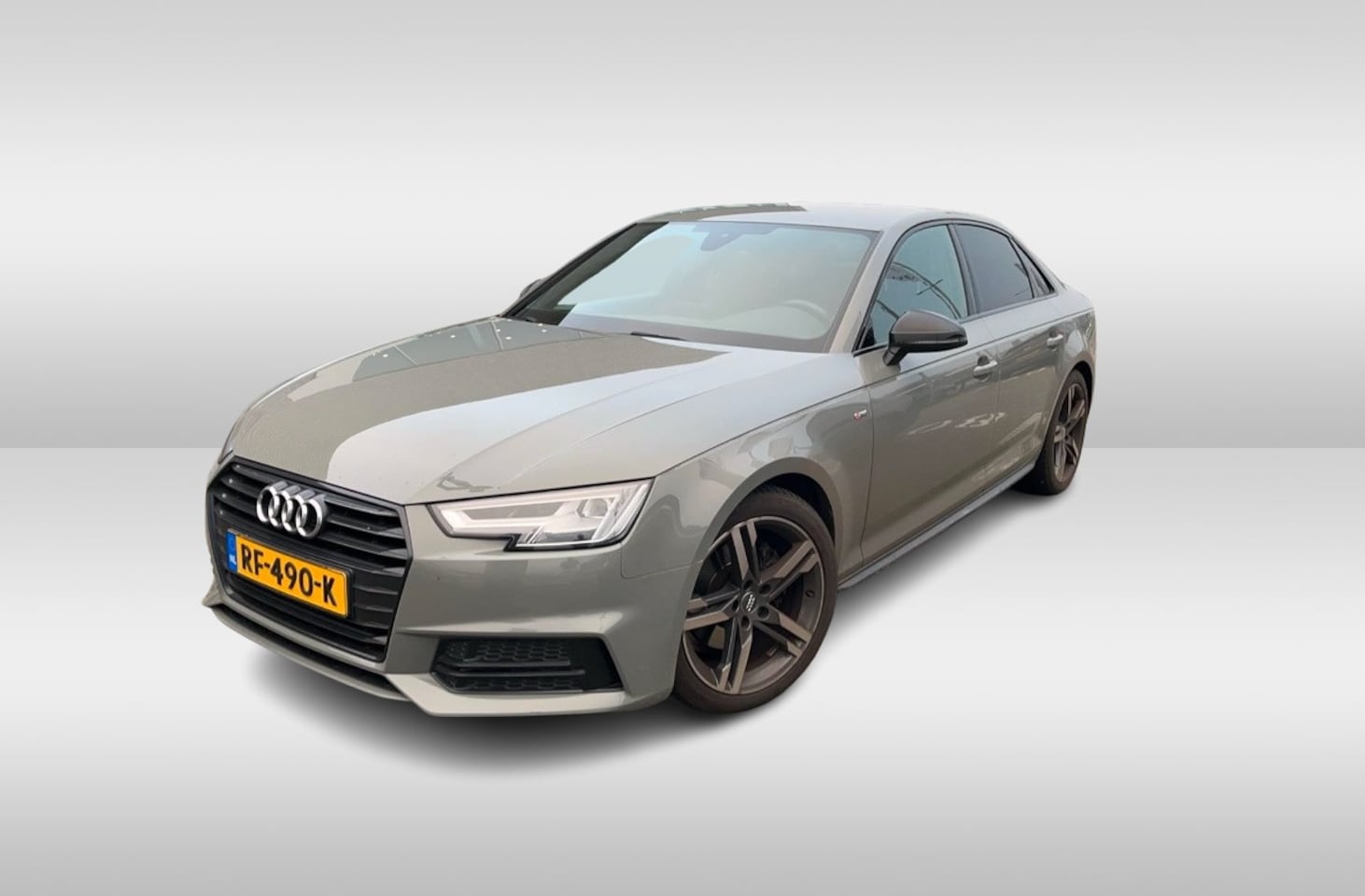 Audi A4 Limousine - 1.4 TFSI Sport S line black edition 3x S-line / Leder / Navigatie / 18'' / Sportstoelen / - AutoWereld.nl