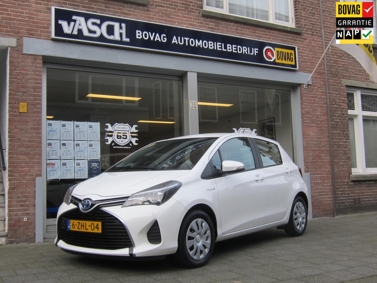 Toyota Yaris - 1.5 Hybrid Aspiration Navi All In Prijs Bovaggarantie - AutoWereld.nl