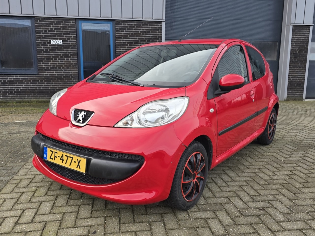 Peugeot 107 - 1.0-12V NWE APK |CARPLAY |5D | ELECTR.RAMEN - AutoWereld.nl