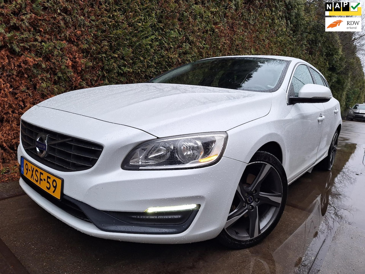 Volvo V60 - 2.0 D4 Momentum 2.0 D4 Momentum - AutoWereld.nl