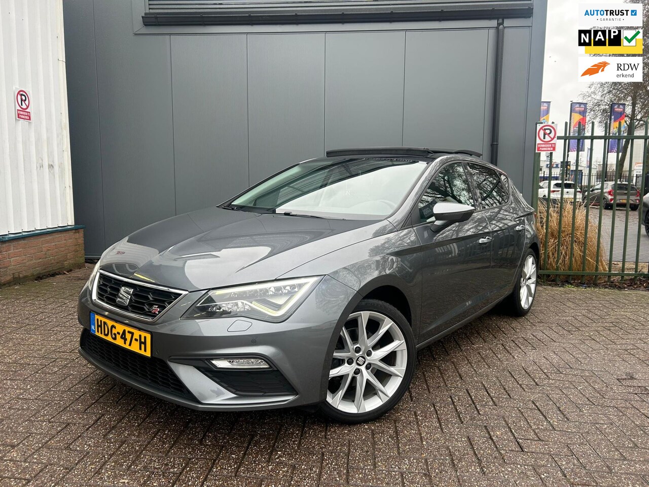 Seat Leon - 1.4 EcoTSI FR |Pano|Alcantara|LED|Camera - AutoWereld.nl