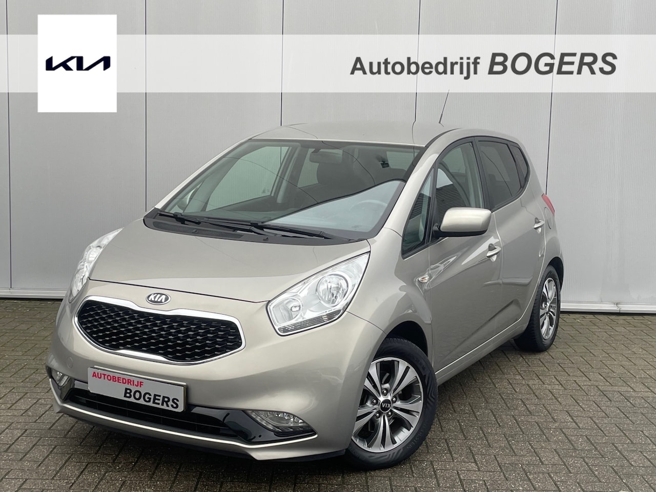 Kia Venga - 1.4 CVVT DynamicPLusLine Navigatie, Climate Control, Cruise Control, Trekhaak, 16"Lm, Acht - AutoWereld.nl