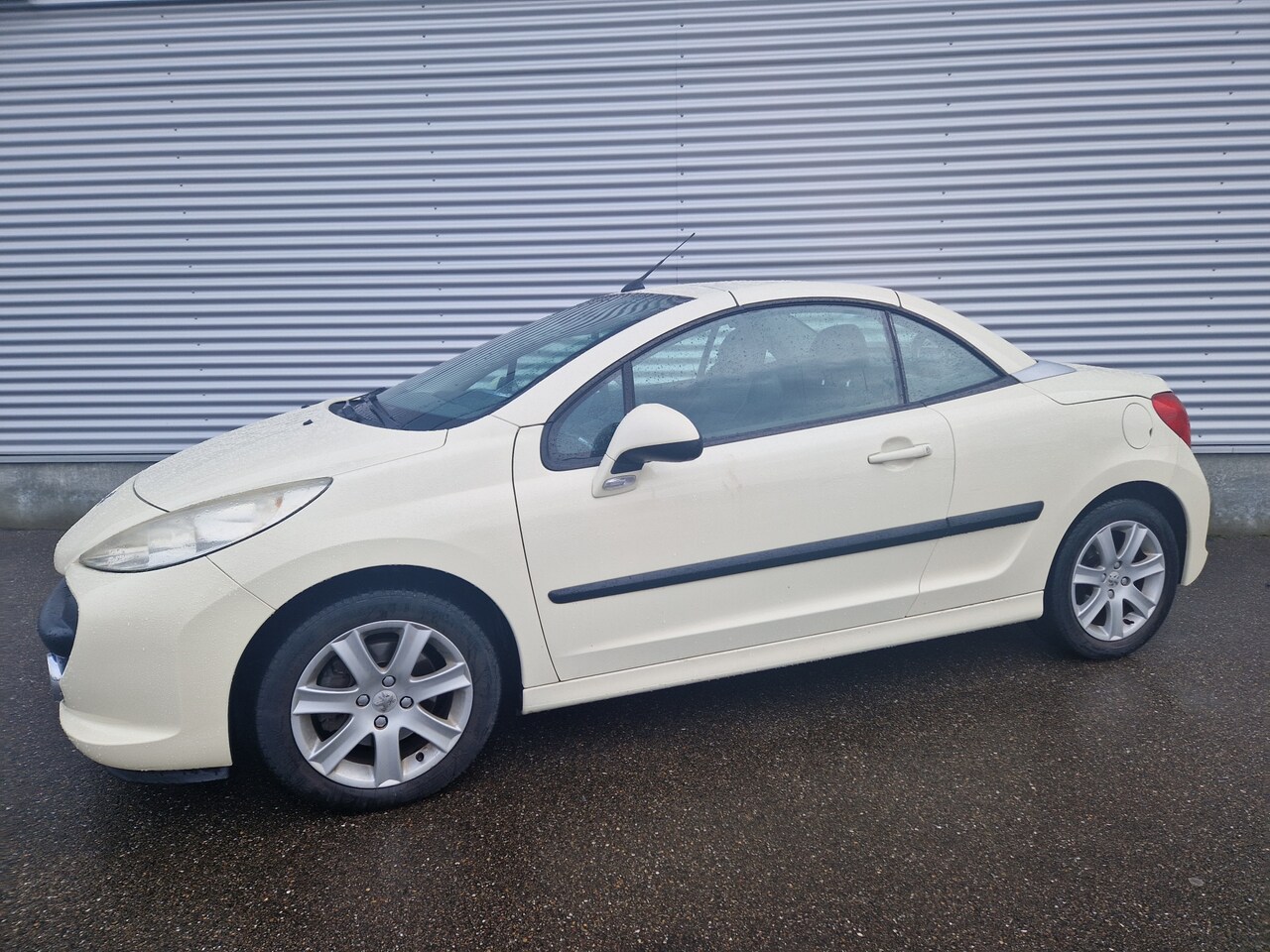 Peugeot 207 CC - 1.6 VTi leder Airco Trekhaak - AutoWereld.nl