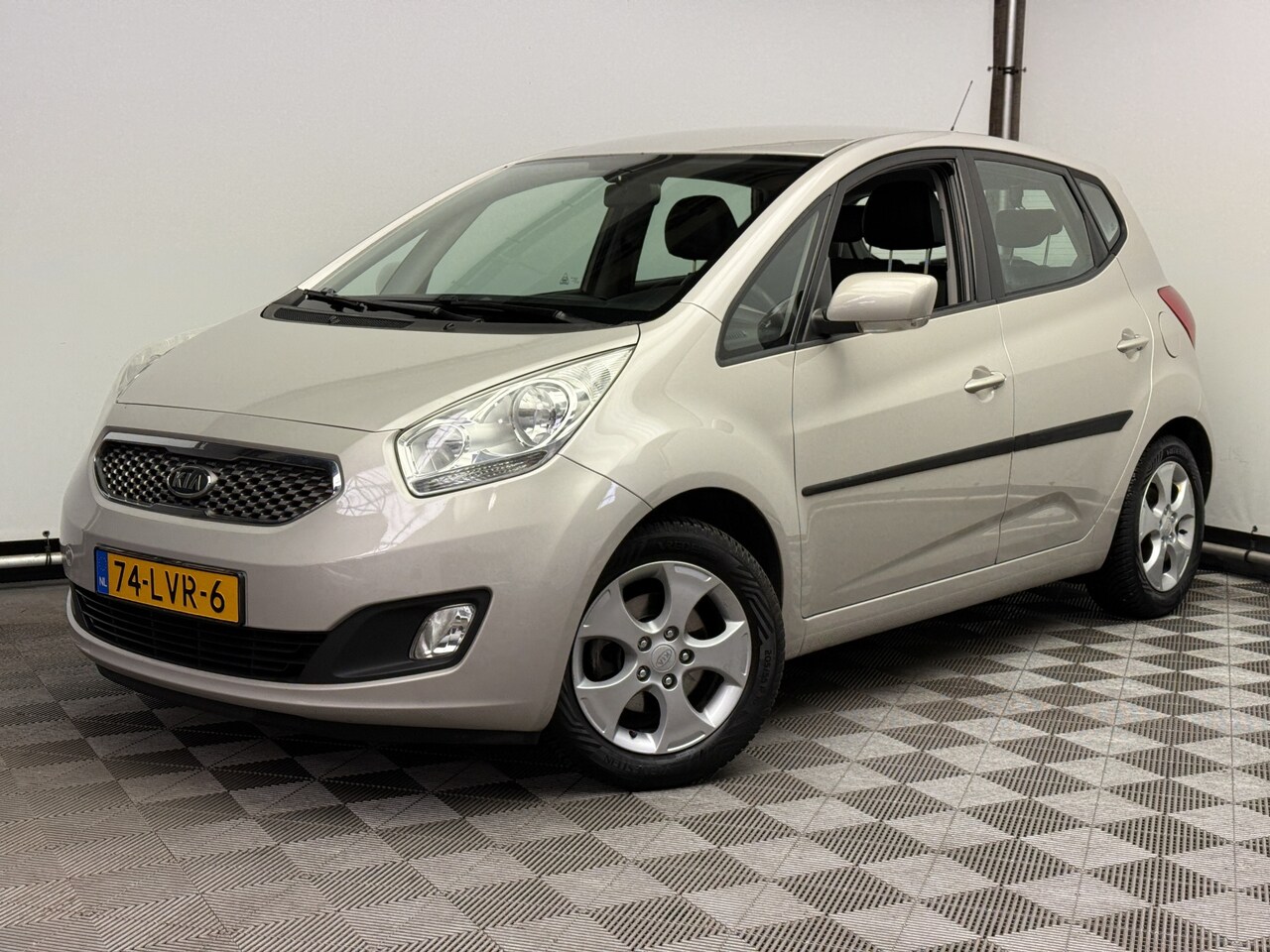 Kia Venga - 1.4 CVVT X-ecutive Navi ECC Trekhaak LM16" NL Auto - AutoWereld.nl