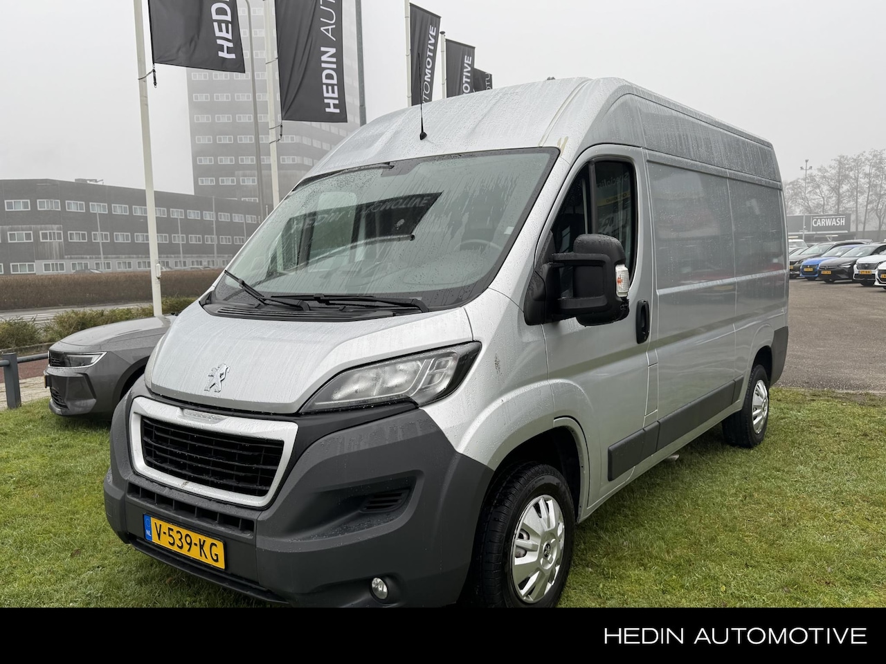 Peugeot Boxer - 330 2.0 BlueHDI 130PK L2H2 Premium Pack 3-Pers. | Navigatie | Camera | Cruise control | Pa - AutoWereld.nl