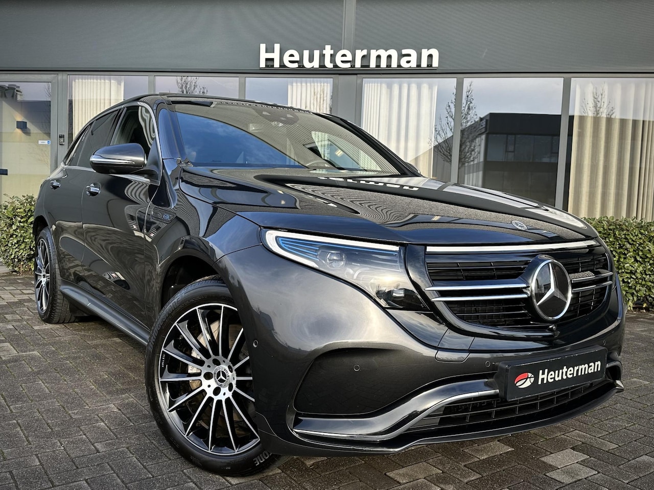 Mercedes-Benz EQC - 400 4MATIC AMG/ Schuifdak/ Burmester/ Trekhaak - AutoWereld.nl