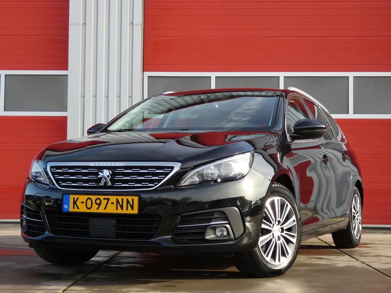 Peugeot 308 SW - 1.2 PureTech Blue Lease Allure/ lage km/ compleet! - AutoWereld.nl