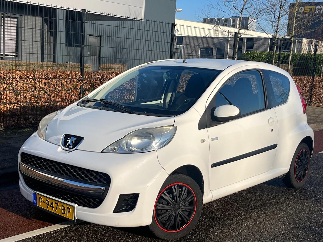 Peugeot 107 - 1.0-12V XR Airco APK-Nieuw Toeren-teller - AutoWereld.nl