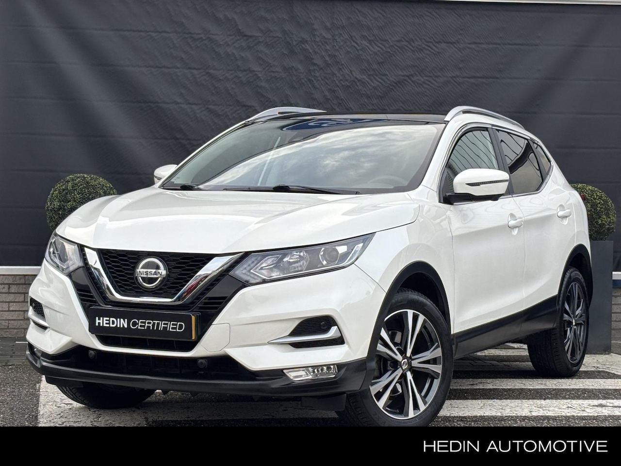 Nissan Qashqai - 1.3 DIG-T N-Connecta | 360° camera | Panoramadak | Keyless Entry - AutoWereld.nl