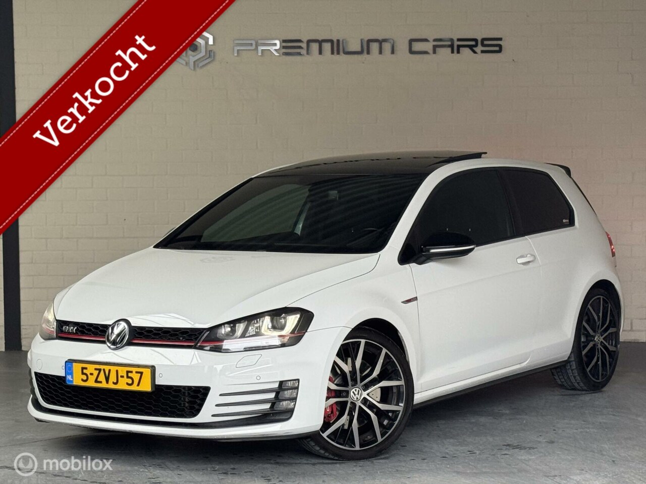 Volkswagen Golf - 2.0 TSI GTI Pano/Led/Virtual/Camera Dynaudio - AutoWereld.nl